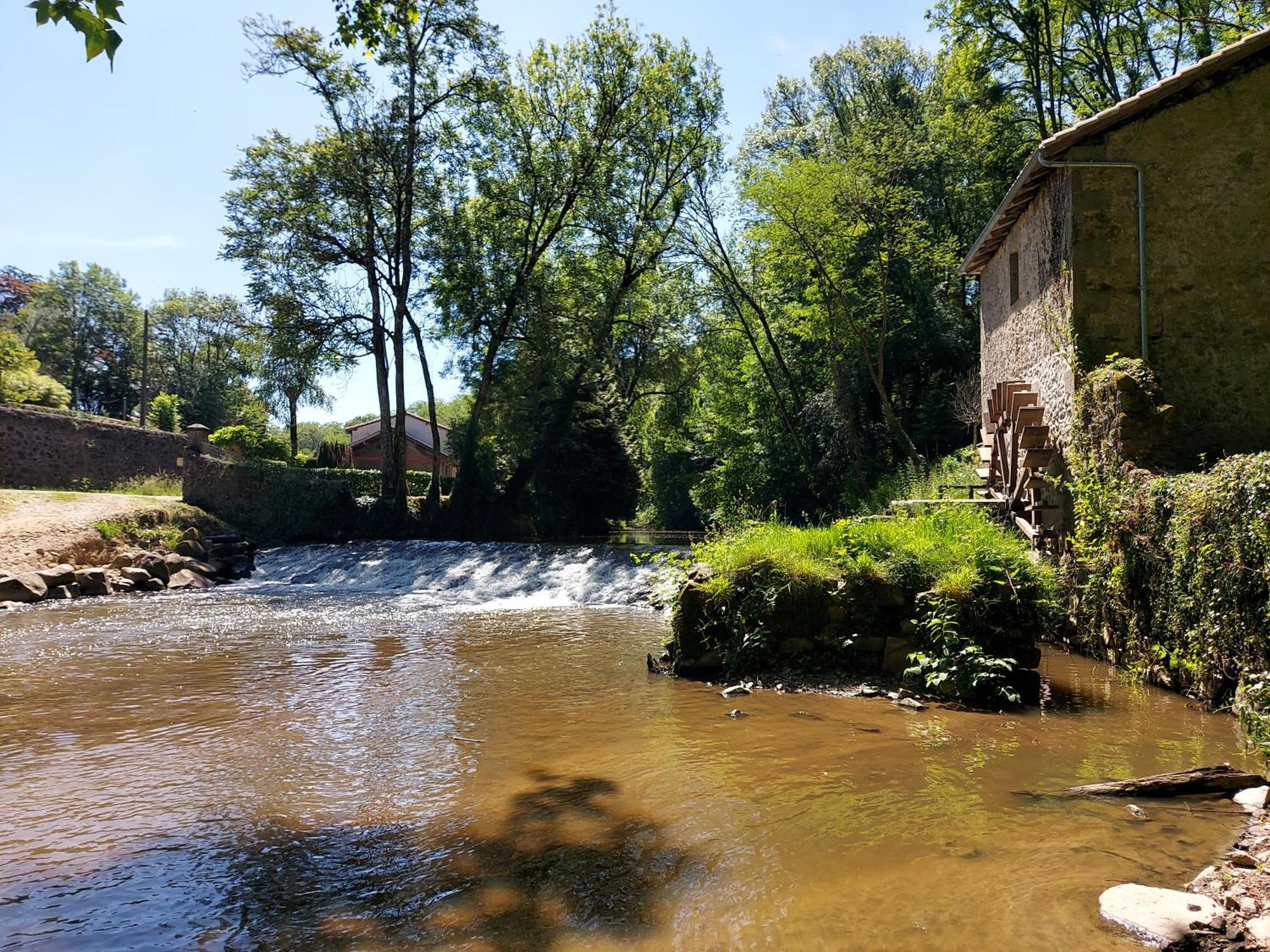 Charming Two Bedroom Gite With Beautiful Gardens Confolens Buitenkant foto