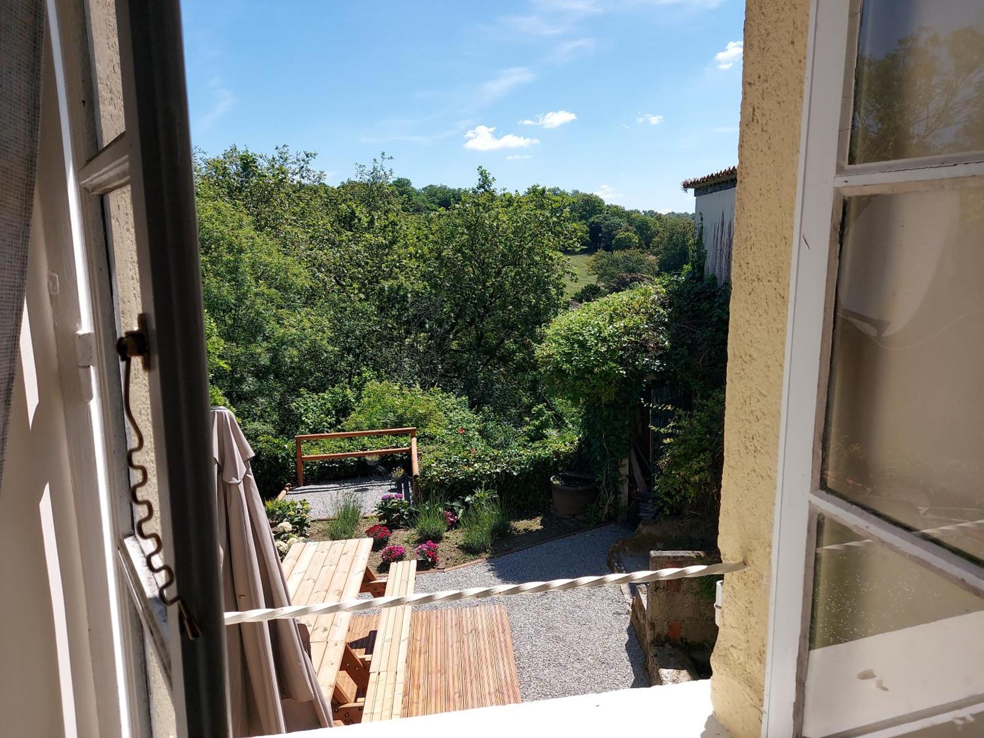 Charming Two Bedroom Gite With Beautiful Gardens Confolens Buitenkant foto