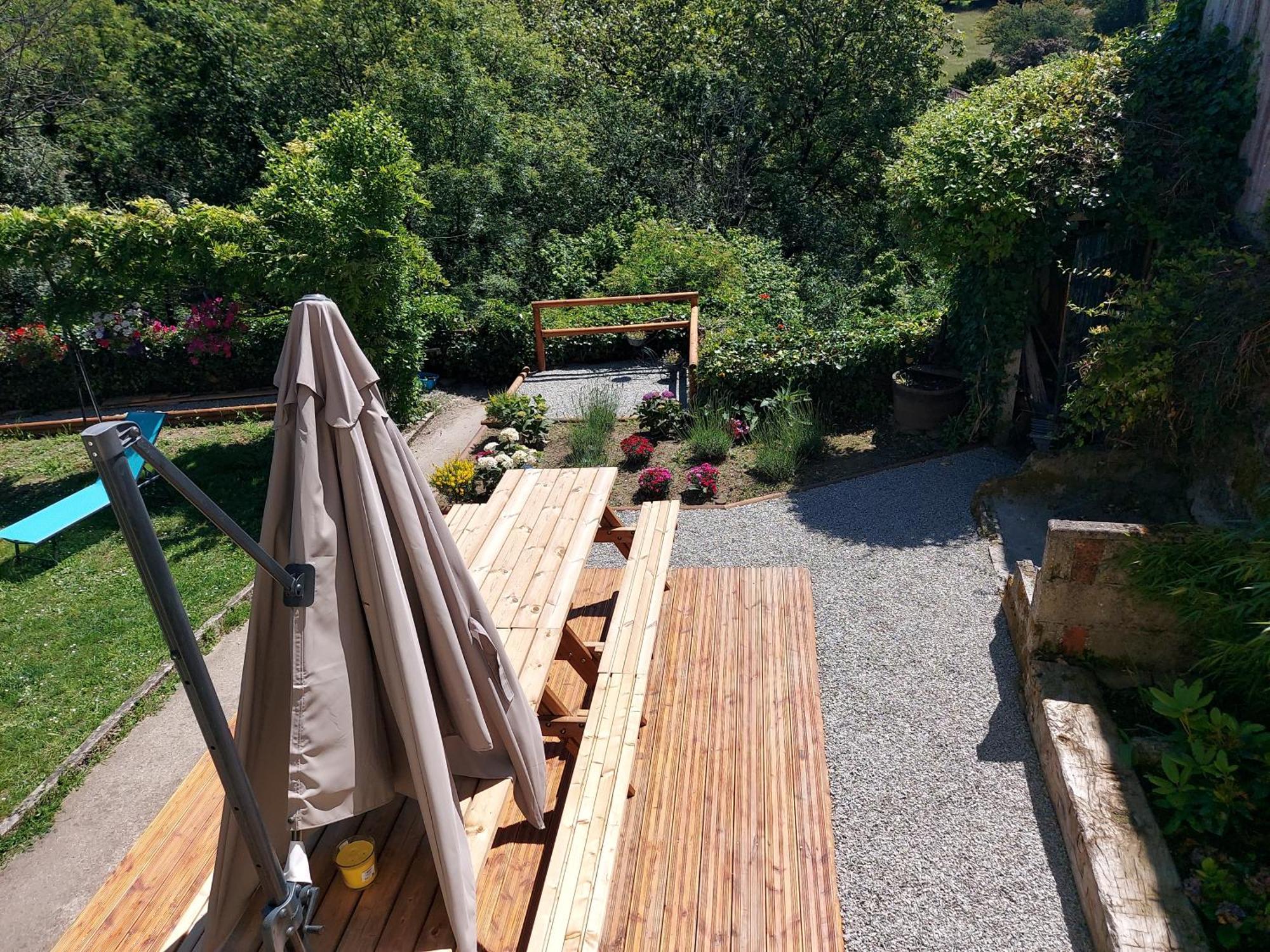Charming Two Bedroom Gite With Beautiful Gardens Confolens Buitenkant foto