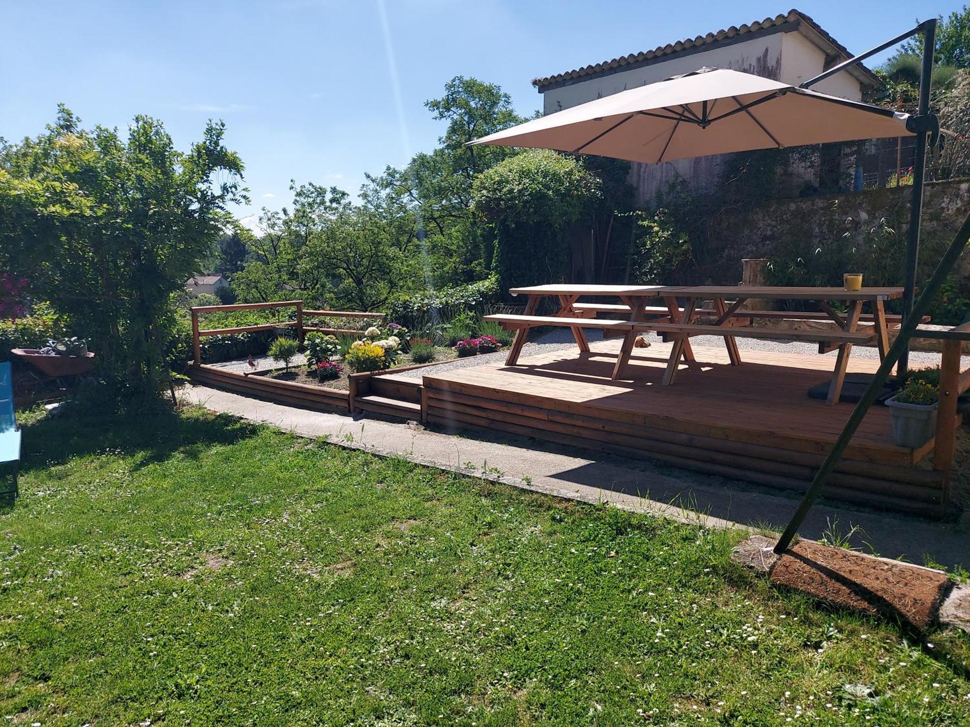 Charming Two Bedroom Gite With Beautiful Gardens Confolens Buitenkant foto