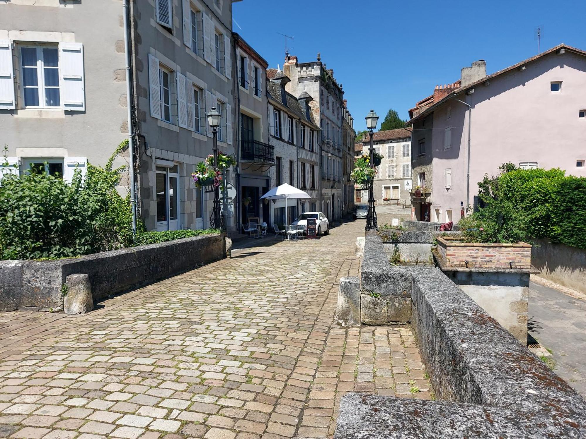 Charming Two Bedroom Gite With Beautiful Gardens Confolens Buitenkant foto