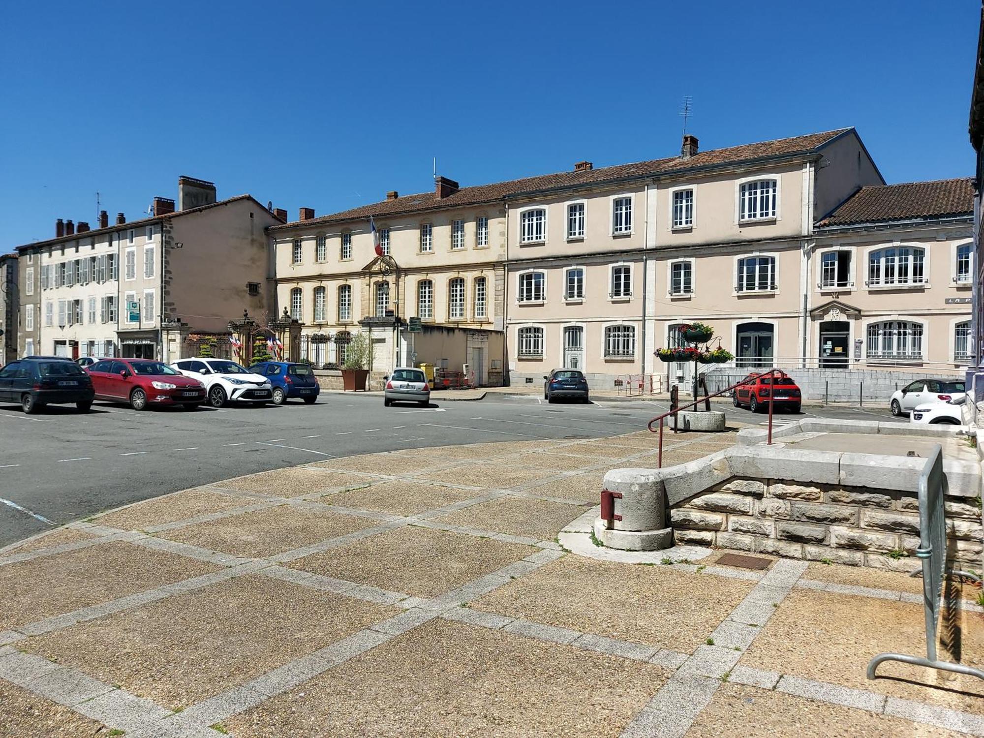 Charming Two Bedroom Gite With Beautiful Gardens Confolens Buitenkant foto